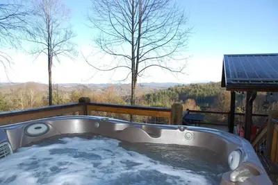 Image de \"View & Far Between\" - Maison de montagne confortable avec bain à remous et vue magnifique