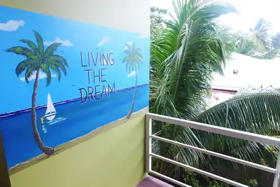 Image de Meilleur emplacement! ! Incroyable 360 vue sur le toit! Suites spacieuses, modernes et propres! ,
