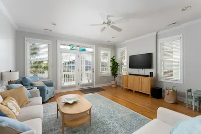 Image de Retraite familiale avec vue sur l'océan 4br / 3ba, comme à la maison!