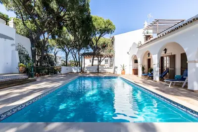 Image de Ross Orange Appartement, Piscine, Wifi