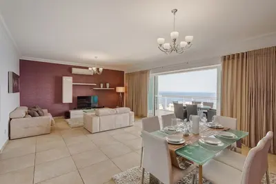 Image de Seaview 3br Apart inc Pool, Fort Cambridge Sliema
