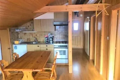 Image de Extérieur : 3-pièces sous les combles d'un chalet, pour 4 personnes, balcon sud-ouest -Intérieur : 6