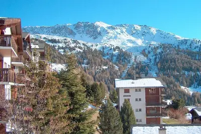 Image de Extérieur : appartement au 3ème étage d'un immeuble, à Chandolin, pour 2-4 personnes, balcon avec mo