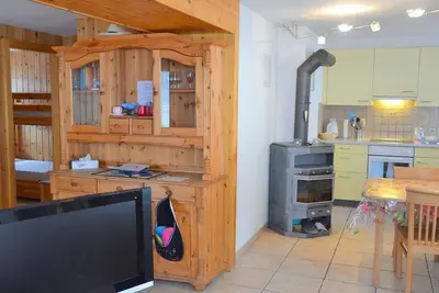 Image de Extérieur : appartement au rez-de-chaussée d'un chalet, pour 4 personnes, balcon, jardin avec mobili