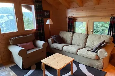 Image de Extérieur : appartement sous combles au 2ème étage d'un immeuble, pour 4 personnes, balcon avec mobi