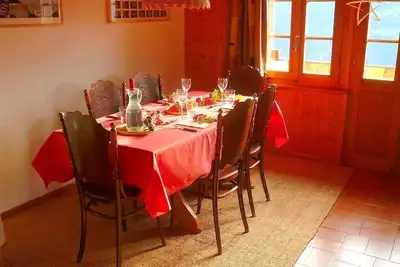 Image de Extérieur : appartement sur 2 étages au 3ème étage du bâtiment, pour 6 personnes, balcon avec mobili