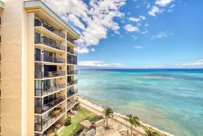 Image de Oceanfront condo w / lanai privé, piscine partagée et de superbes vues - dans la zone piétonnière!