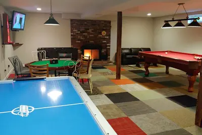 Image de Maple View House, 3 cheminées, sauna, salle de jeux, 4 salons, 4 télévisions, grill