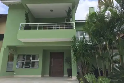 Image de maison de plage de luxe avec piscine. Condominium haut niveau Hanga Roa