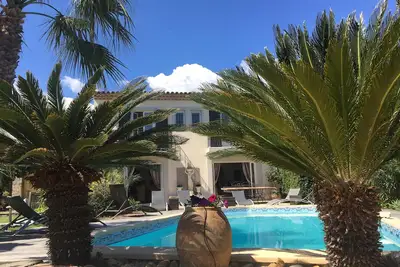 Très Belle maison Climatisée piscine chauffée* 210 m2 vue mer étage.