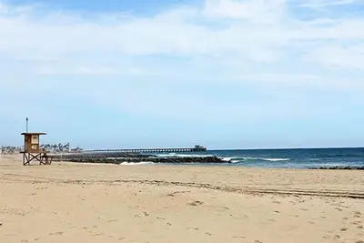 Immense salle familiale! 2 min. marcher et votre assis sur une plage de sable fin. Pas de trafic.