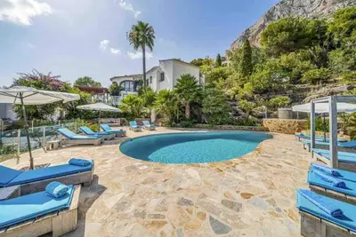 Image de Immense villa idyllique et luxueuse de 7 chambres / salles de bain, piscine chauffée et jacuzzi Wifi