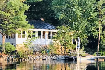Image de Magnifique chalet au bord du lac avec quai privé