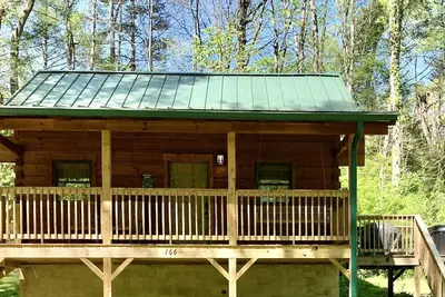Image de Green Door Cabin - une nouvelle escapade en chalet Ă Townsend