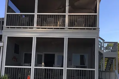 Image de \"Legasea\", charme de la vieille Floride en bord de mer avec deux vérandas, 7 personnes