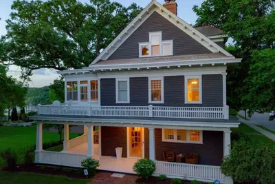 Image de Maison historique de Stillwater, centre-ville, piétonne, design néo-colonial