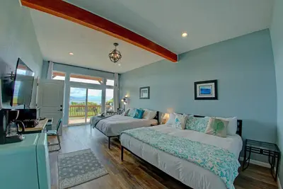 Image de Oceanfront Luxury Suite Surplombant la baie de Kachemak et Homer Spit!