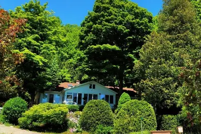 Image de La maison de campagne du secteur riverain de Rich-Haven