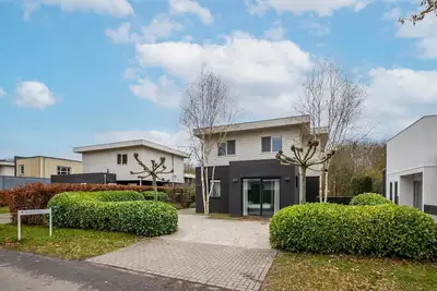 Image de Villa moderne avec jacuzzi à Harderwijk