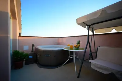 Image de Appartement en pierre rustique d'Istrie - vue sur la mer, bassin profond chauffé sur la terrasse sur le toit