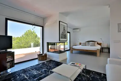 Image de Villa Joya, avec piscine et vue mer. 4 chambres peuvent accueillir jusqu'à 8 personnes