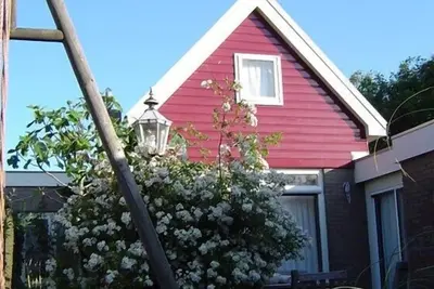 Image de Maison de plage spacieuse avec son propre jardin à 2 minutes à pied de la mer