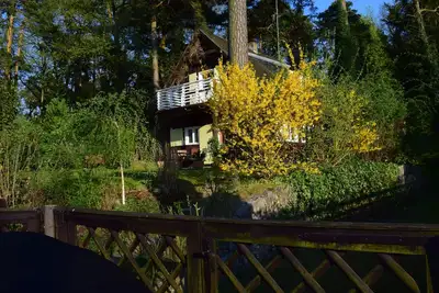 Image de Maison romantique avec vue sur le lac pour 4 personnes. Wi-Fi gratuit. Grand jardin