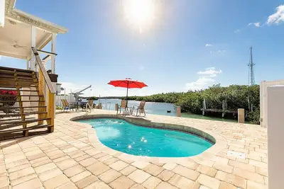 Image de Bord De Mer, Vues, Piscine CHAUFFÉE, 130 pi. Du Quai, Retraite PRIVÉE