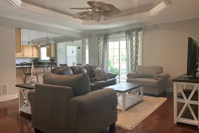 Image de Camellia House, une charmante petite maison pour se reposer ou jouer!