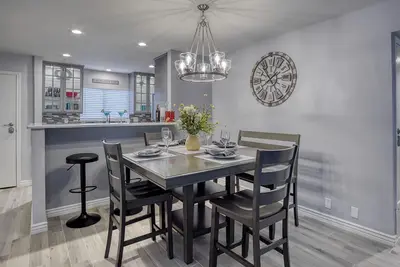 Image de Superbe Condo 2Bd / 2Ba Old Town pour 6 personnes confortablement