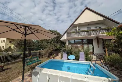 Image de Appartement de vacances avec piscine extérieure, terrasse et WiFi