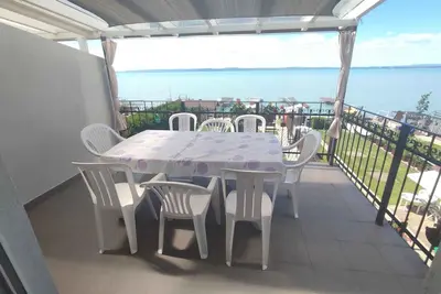 Image de Appartement de vacances directement sur le lac avec sa propre jetée