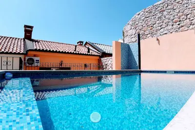 Image de Maison de vacances avec piscine, sauna et climatisation