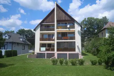 Image de Appartement de vacances avec vue sur le lac Balaton dans une position centrale