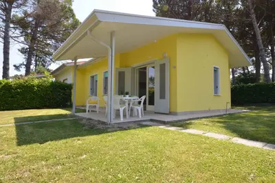 Image de Bungalow avec jardin et air conditionné
