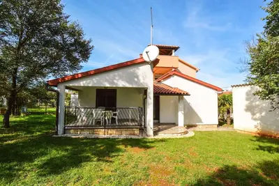 Image de Bungalow avec terrasse et climatisation