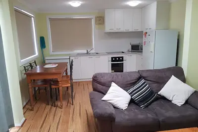 Image de Appartement 2 chambres confortable et entièrement indépendant au bord du lac