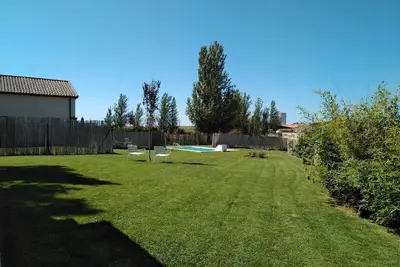 Image de Maisons De Terrain À Salamanca Avec Wifi, Jardin Et Piscine
