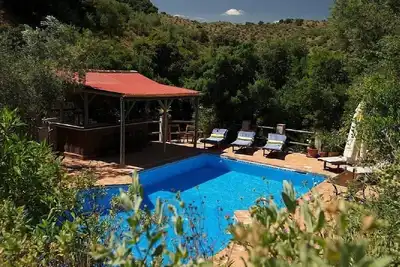 Image de Villa confortables avec de grandes, Illumination Piscine privée