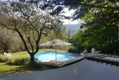 Image de Charmante maison de vacances avec piscine, ponton et oliveraie