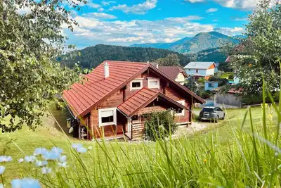 Image de Belle maison en rondins de la Carinthie ensoleillée avec des vues fantastiques entre les lacs