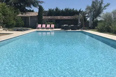 Image de Grand Mas Provençal rénové pour 10 pers et 2 bb avec piscine au pied du Ventoux