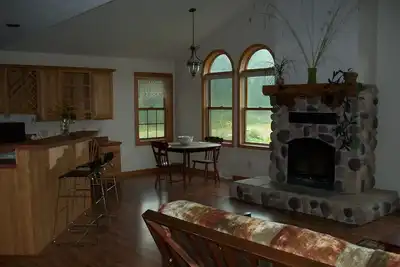 Image de 50 acres, dans une prairie, ruisseau minuscule de truite dans la maison de la vallée