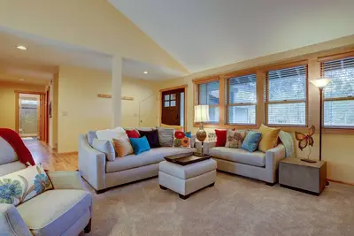 Image de 16 pin jaune - chaud et confortable! Sharc, bain à remous, cheminée, 3 rois