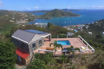 Image de Vue imprenable avec piscine maison en pierre 2 chambres à Coral Bay