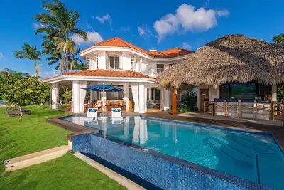 Image de Belle villa en bord de mer dans une communauté fermée, piscine privée / Bar, entièrement équipée