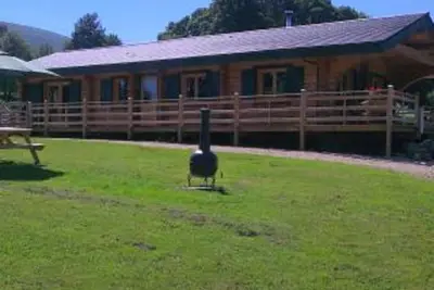 Image de Chalet Rus. Cabane en rondins de luxe avec tout le confort de vos créatures.