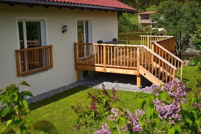 Image de Chalet confortable avec grand jardin, balcon, véranda