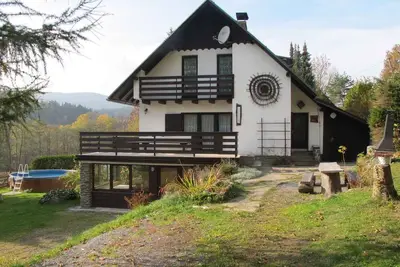 Image de Maison de vacances avec cheminée, sauna, salle de jeux et piscine chauffée