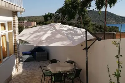 Image de Appartement de vacances avec terrasse et piscine